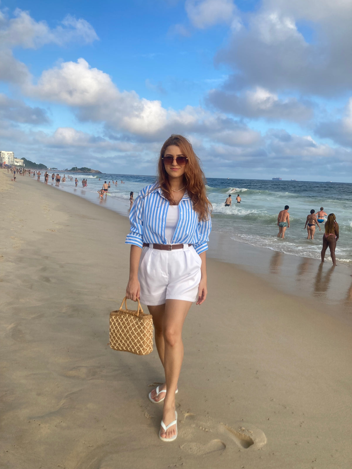 Short Alfaiataria com Cinto Branco Tamanho G