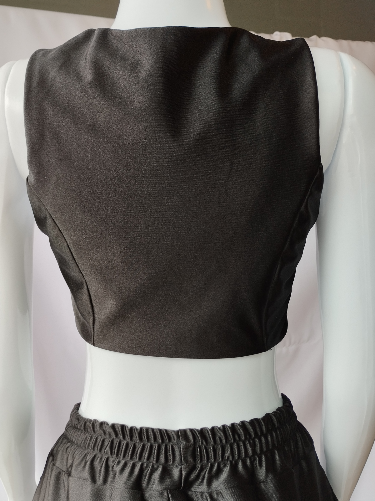 Colete Acetinado Botão Preto tamanho P