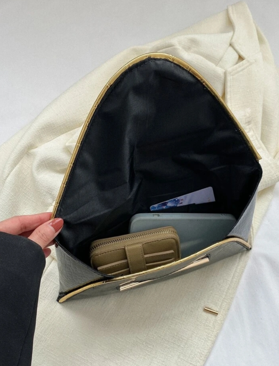 Bolsa Envelope Padrão Crocodilo Fake Preto