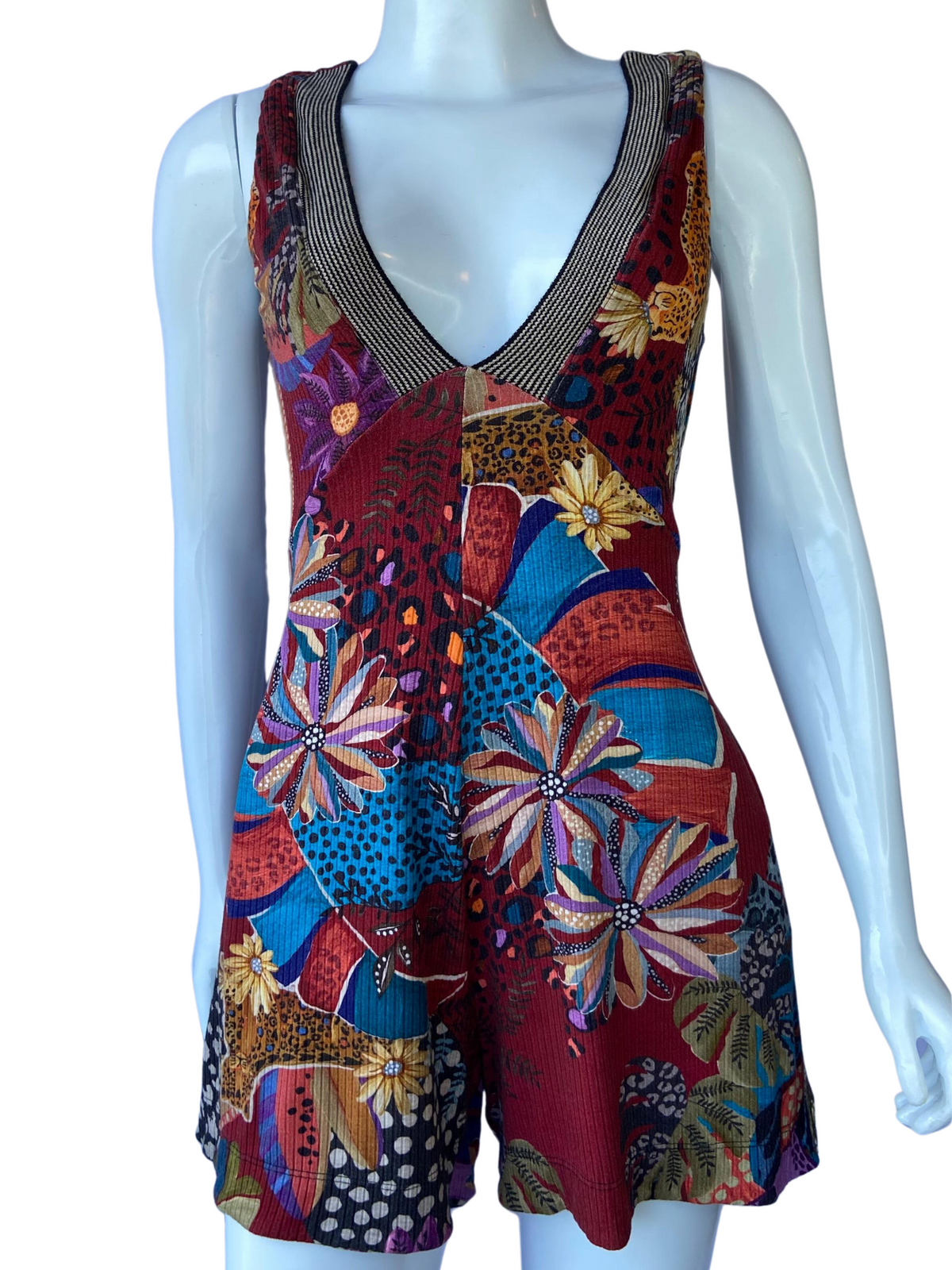 Macaquinho Garage Malha Decote V Estampado Vinho tamanho P