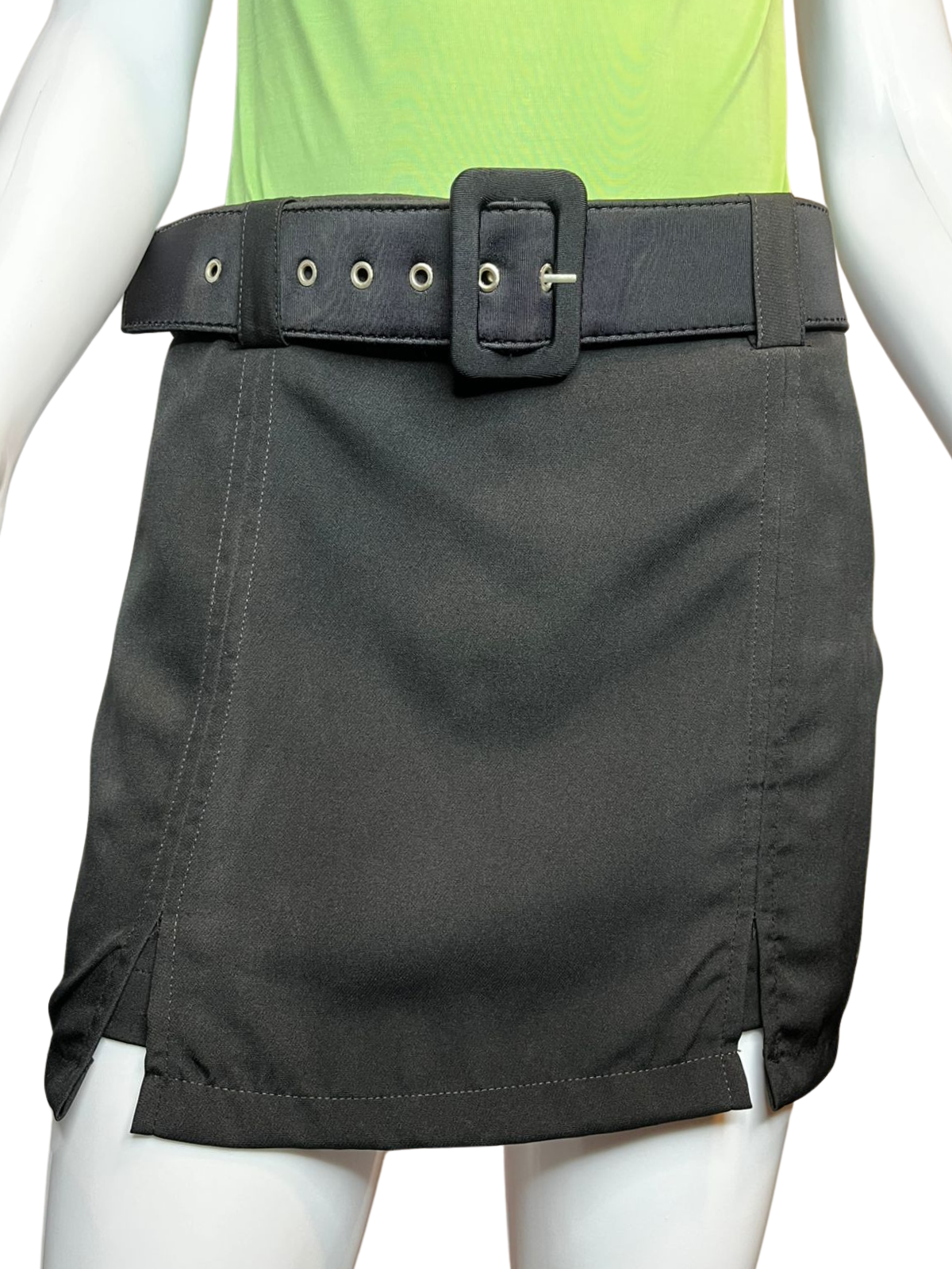 Short Saia Fenda Com Cinto Preto tamanho M