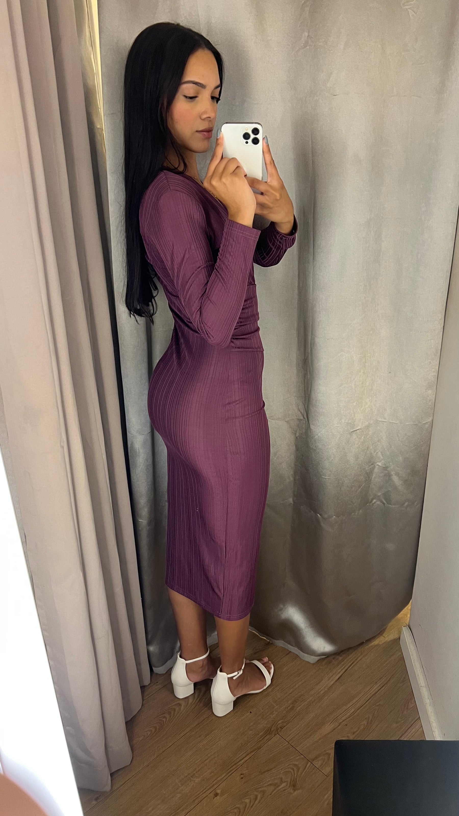 Vestido Midi Canelado Decote V Roxo tamanho M