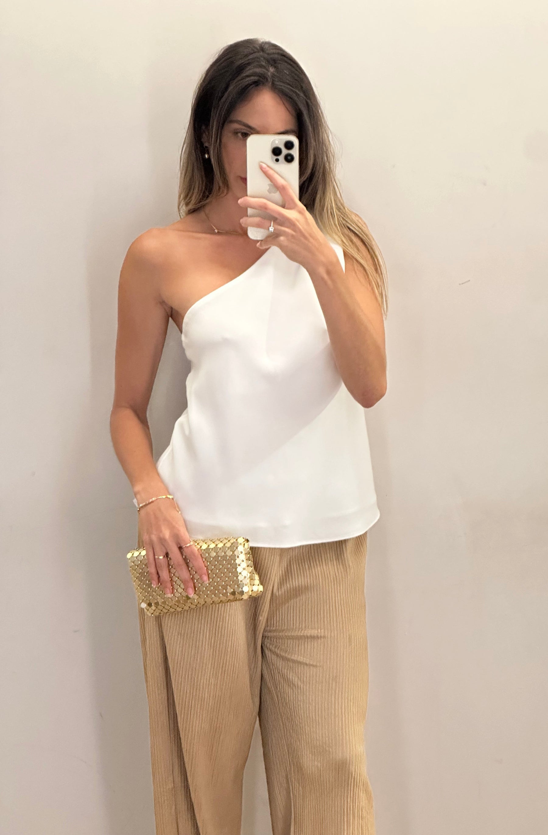 Calça Reta Acetinada Plissada Dourada tamanho M