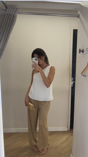 Calça Reta Acetinada Plissada Dourada tamanho M